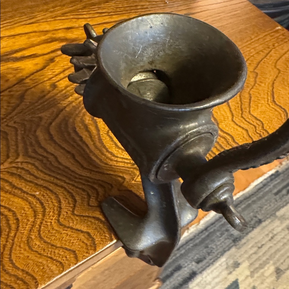 Antique 1900 Rustic Universal Cast Iron Hand Crank Grinder New Britain Conn,USA - Picture 6 of 13